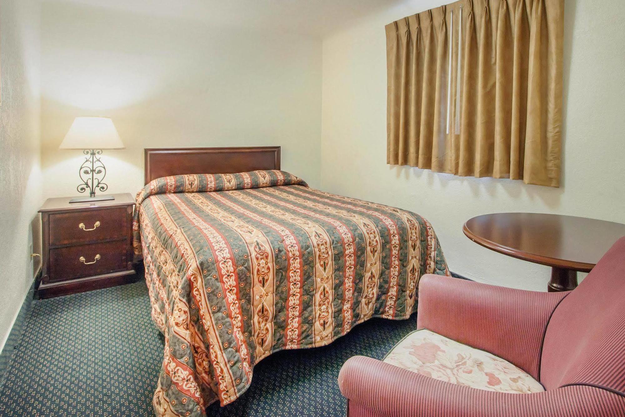 Signature Inn Eugene Esterno foto