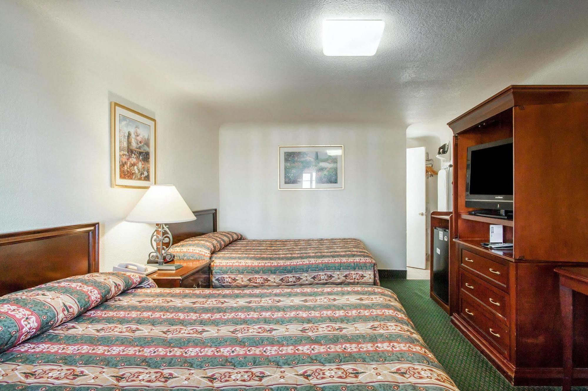 Signature Inn Eugene Esterno foto